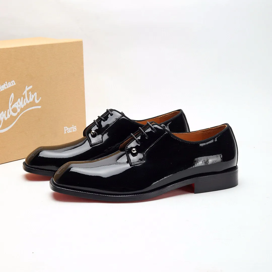 Batch 1,080 yuan 💰••New real shots••CL～High-end men’s 👔casual•loafers with red soles! ••🆑Genuine and top-quality goods from original orders ••✅💯 Purchase goods from top-quality original orders! Original imported patterned cowhide ➕Imported cowhide lining ➕Cowhide feet ➕Original leather outsole~🉑️Feel free to compare the authentic ones! Size: 38-44 (45.46.47 can be customized)